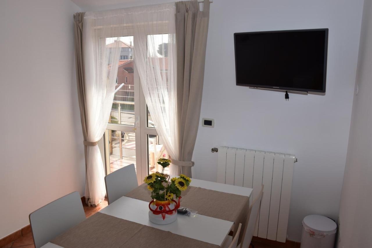 Rooms And Apartments Robert Rovinj Bagian luar foto